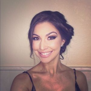 Meet your posher!👗👙🏝🧜‍♀️🌺